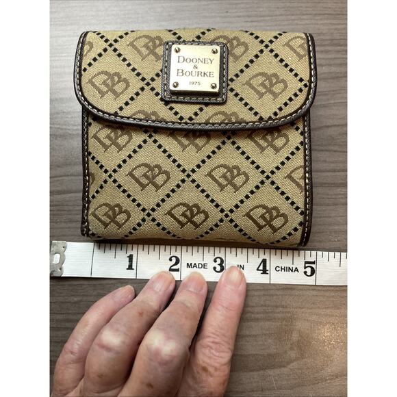Vintg.Dooney &Bourke Square Canvas Leather Trim Brown DB Logo BiFold Wallet - Picture 9 of 10
